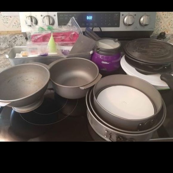 Cake Pans, Chocolate Melting Pot, Decorating Items - Picture 6 of 6